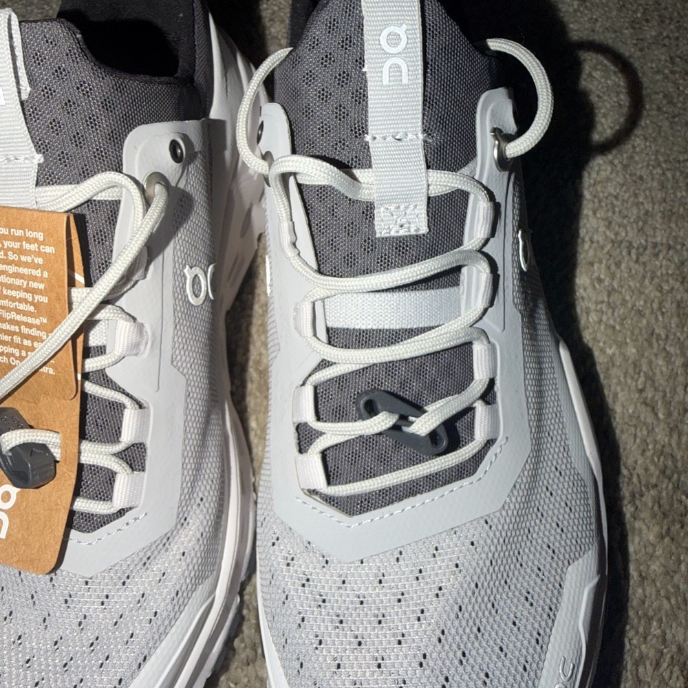 On Running women Athletic Shoes in Gray and White